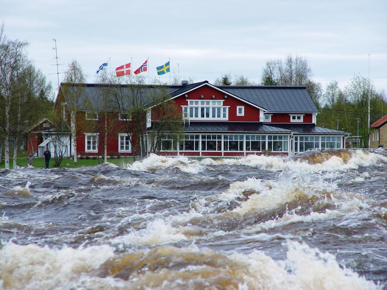 Kukkolaforsen Turist & Konferens Hotell Exteriör bild
